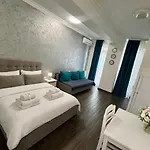 Solid Mamaia
