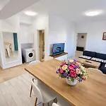 Apartment Solid Mamaia