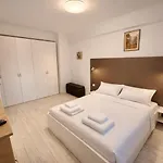 Solid Mamaia
